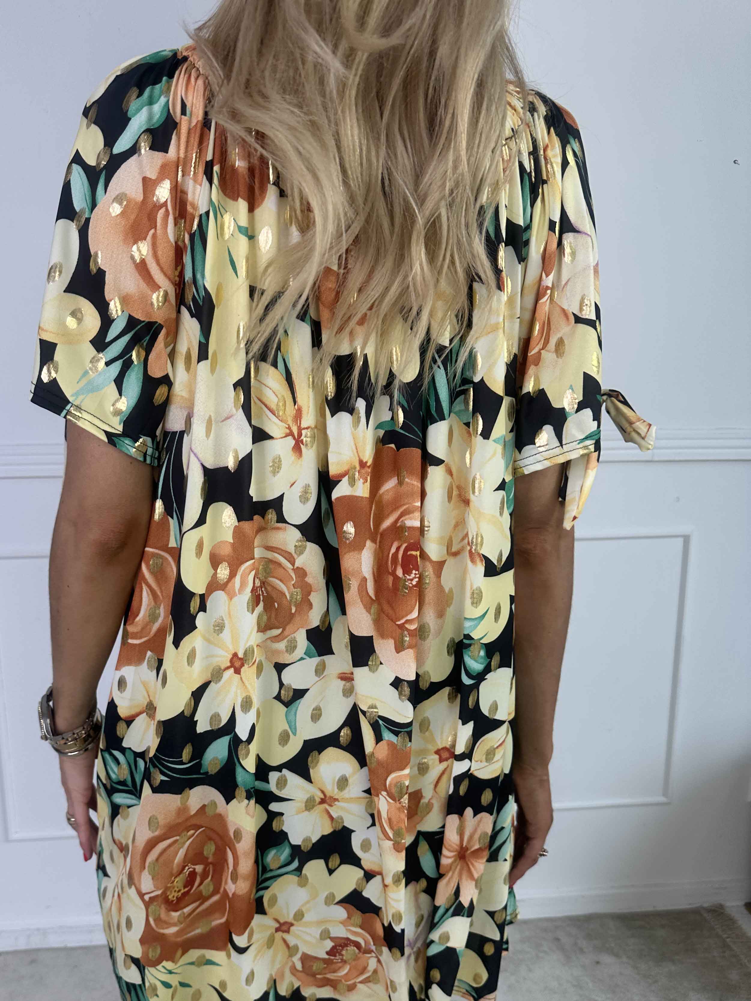 Sofia - Söt blommig klänning med resår i halsen